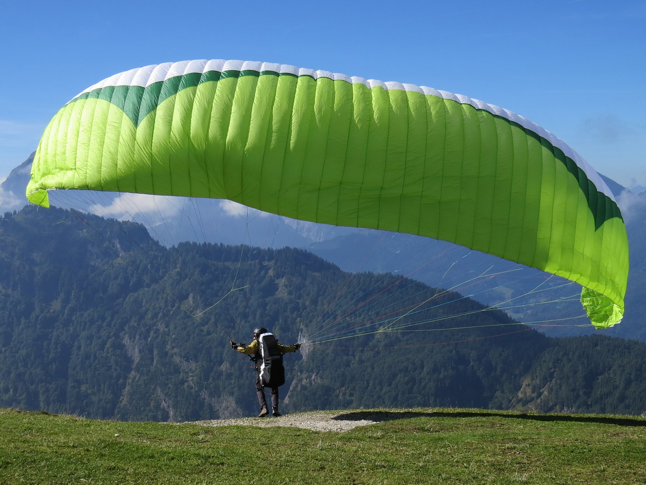 paragliding-441880_1280