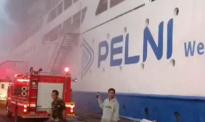 kebakaran KM Umsini di Pelabuhan Soekarno Hatta, Makassar, Sulawesi Selatan (Sulsel).